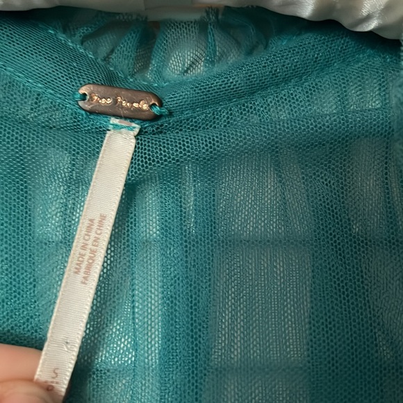 Free people Twyla top smocked %100 Nylon sheer blouse like new!!! - Picture 4 of 13